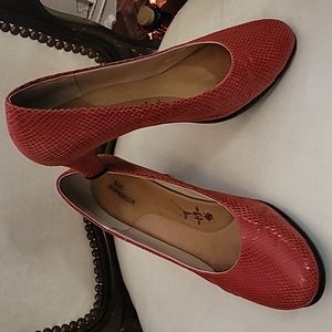 Ros Hommerson red snake skin leather pumps size 10 m